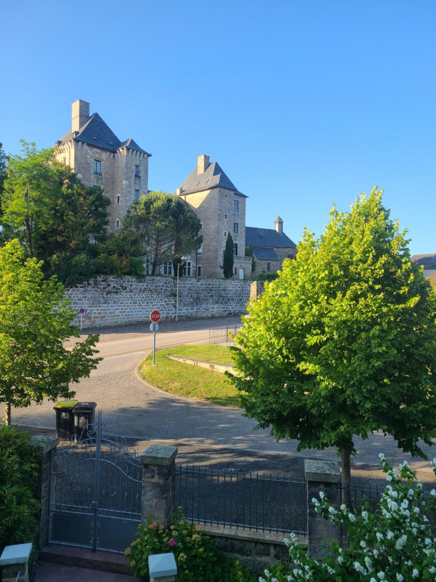 Les Dependances Du Chateau Noailles  Buitenkant foto